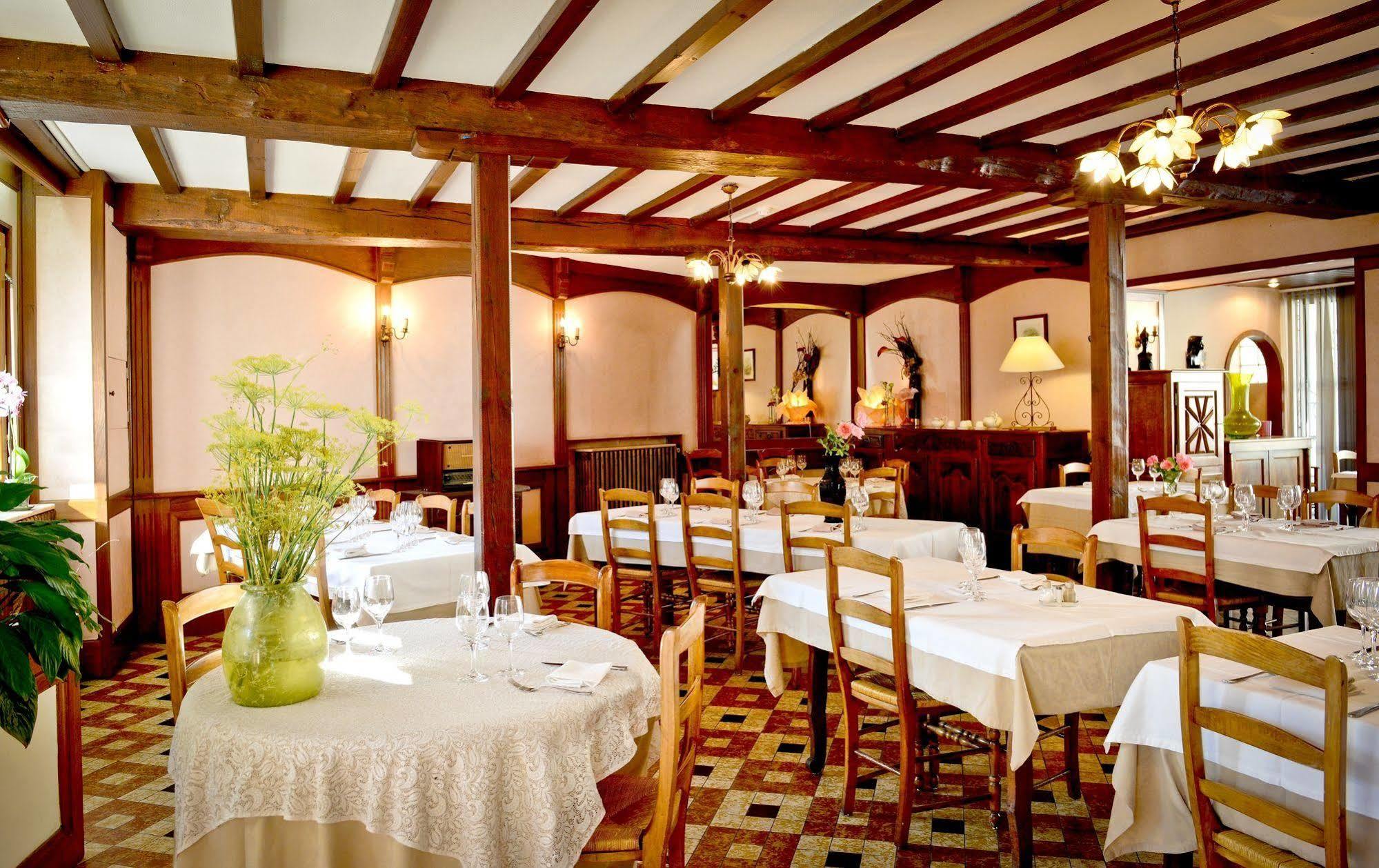 Logis Chez Germaine Hotel Geüs-d'Oloron Kültér fotó