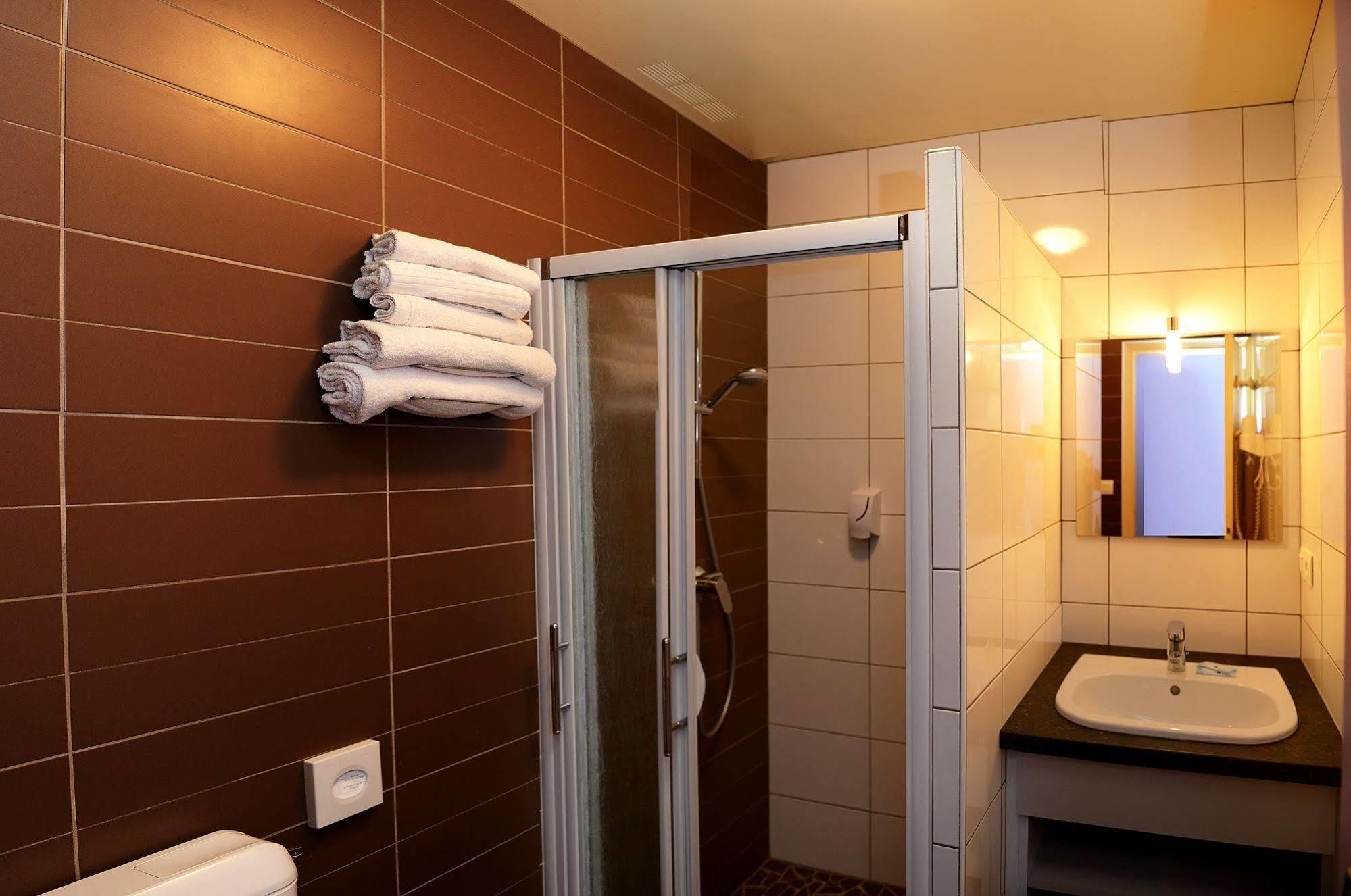 Logis Chez Germaine Hotel Geüs-d'Oloron Kültér fotó