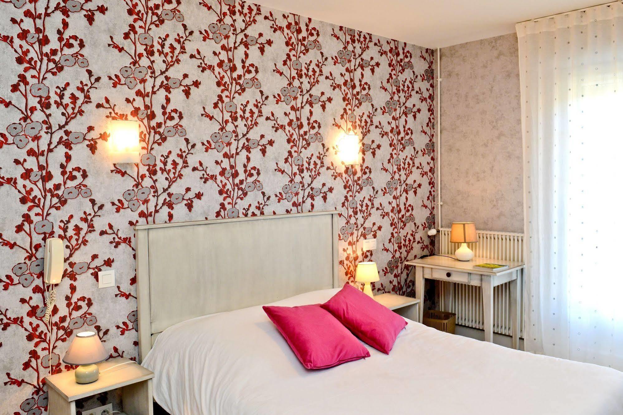 Logis Chez Germaine Hotel Geüs-d'Oloron Kültér fotó
