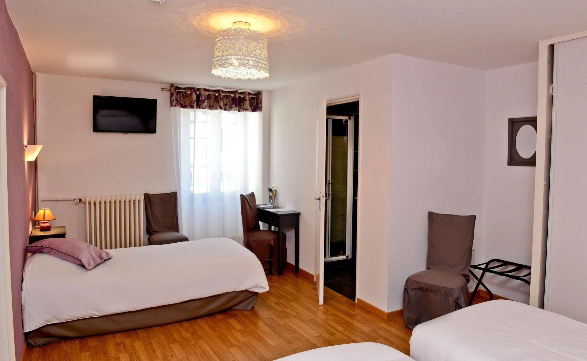 Logis Chez Germaine Hotel Geüs-d'Oloron Kültér fotó